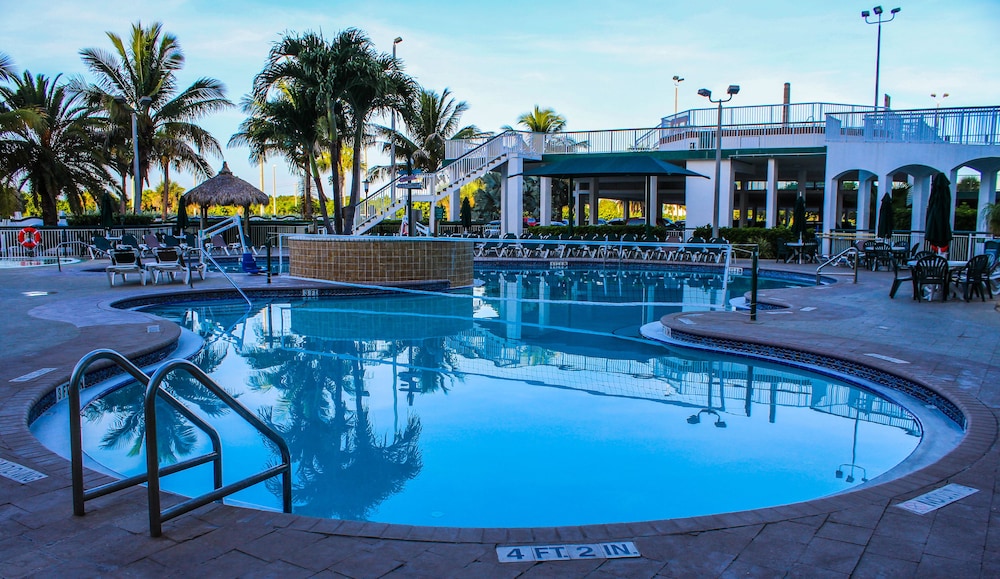 The Resort On Cocoa Beach Deals Reviews Usa Wotif Curly Selected Item