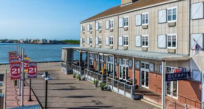 Harbor House at Pier 21
