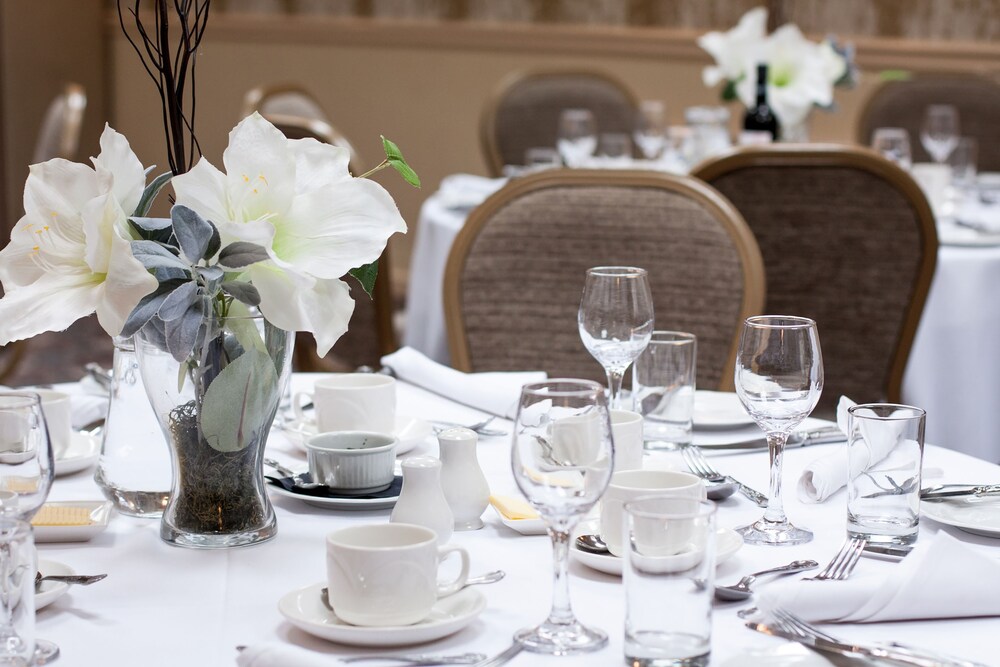 Breakfast area, Ascot House Hotel