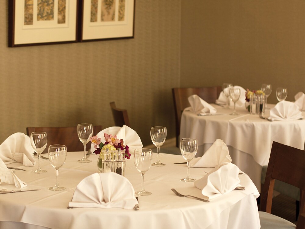 Breakfast area, Ascot House Hotel