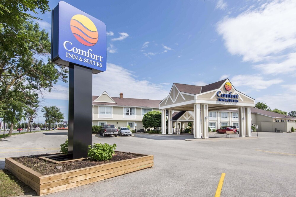 Exterior, Comfort Inn & Suites