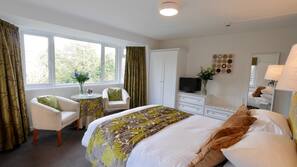1 bedroom, premium bedding, free WiFi, linens