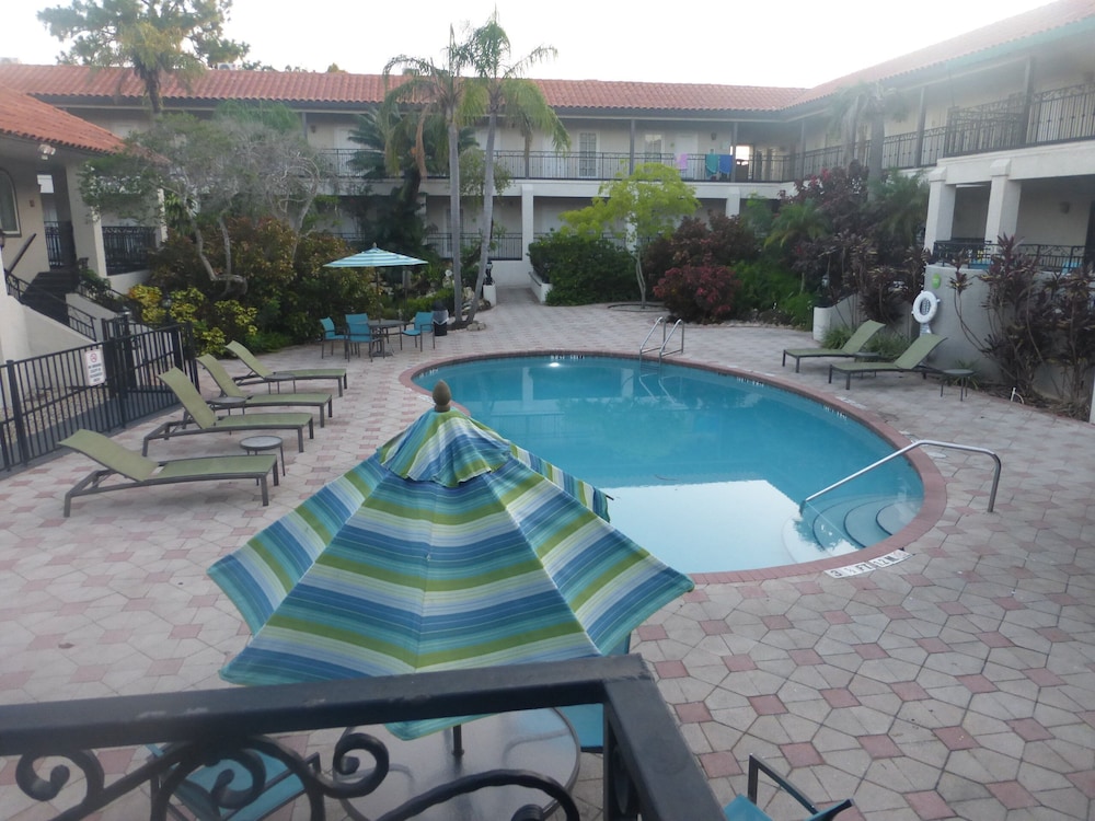 Red Roof Inn PLUS+ & Suites Tampa