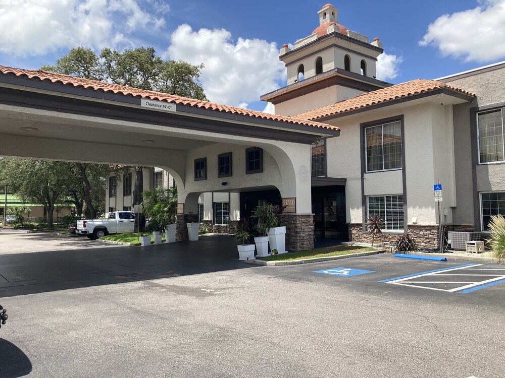 Red Roof Inn PLUS+ & Suites Tampa