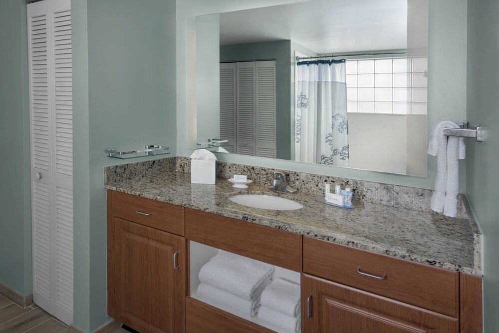 Bathroom, Residence Inn Fort Lauderdale Pompano Beach / Oceanfront