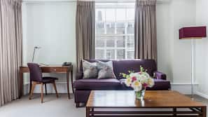 1 bedroom, premium bedding, in-room safe, desk