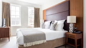 1 bedroom, premium bedding, in-room safe, desk