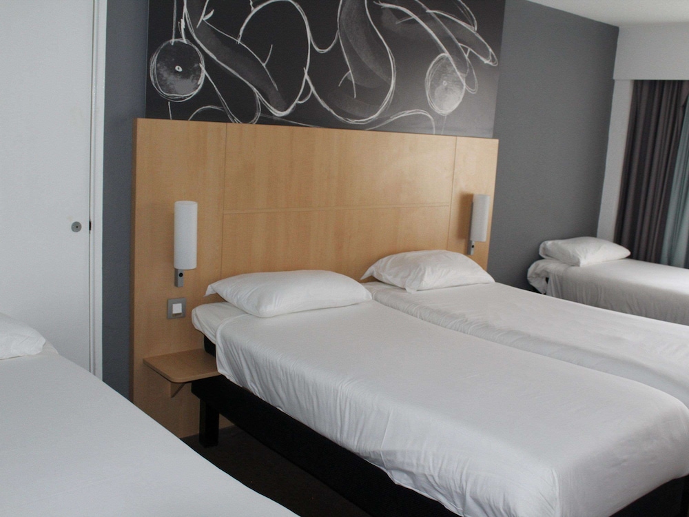 Room, ibis York Centre