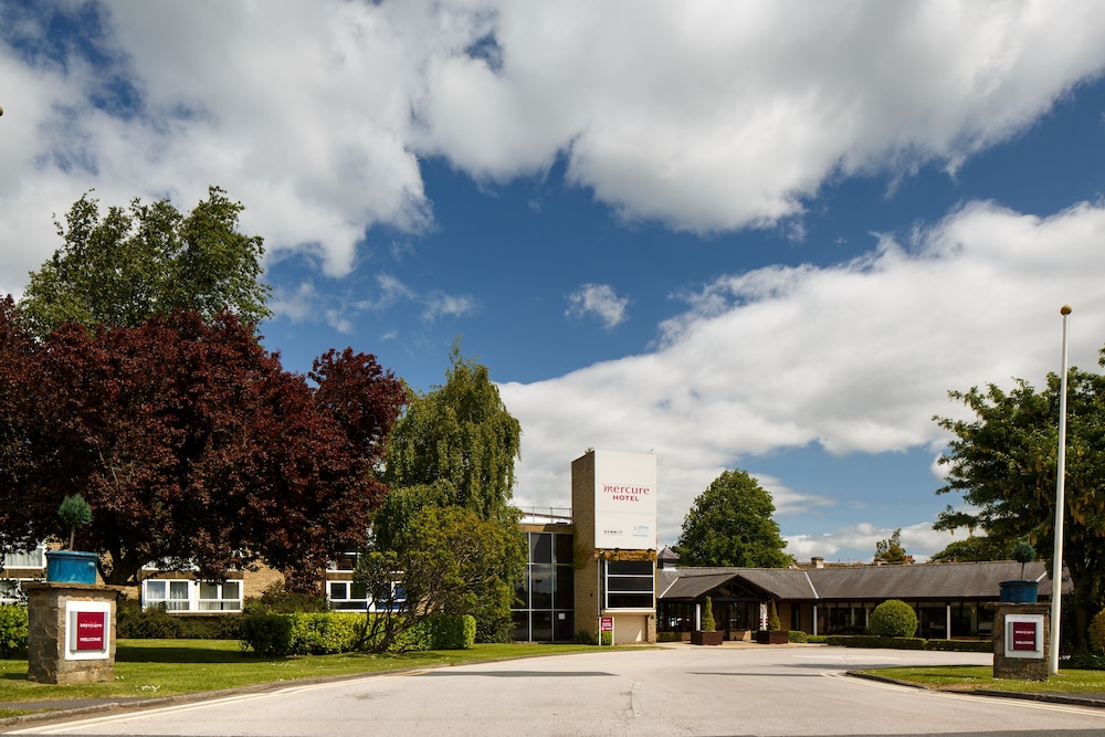 Front of property, Mercure Wetherby Hotel