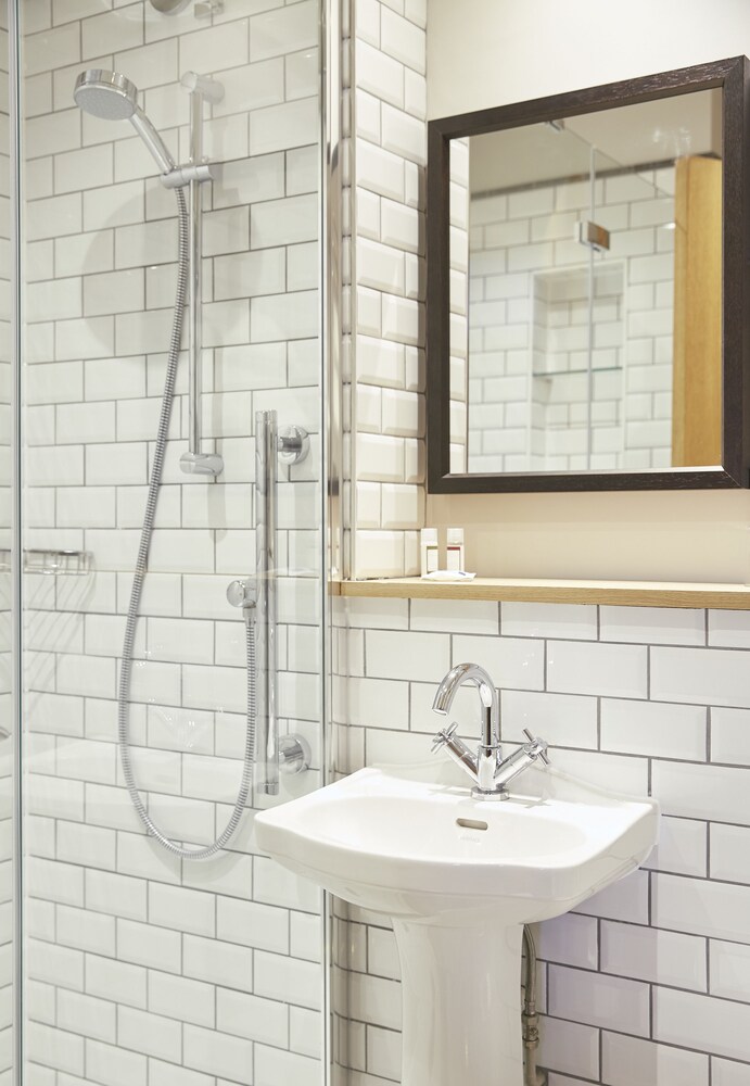 Bathroom, The Bear Hotel by Greene King Inns