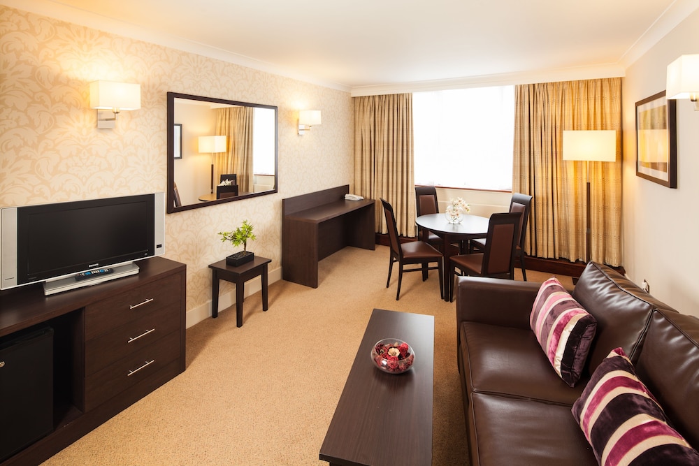 Living area, Mercure Maidstone Great Danes Hotel