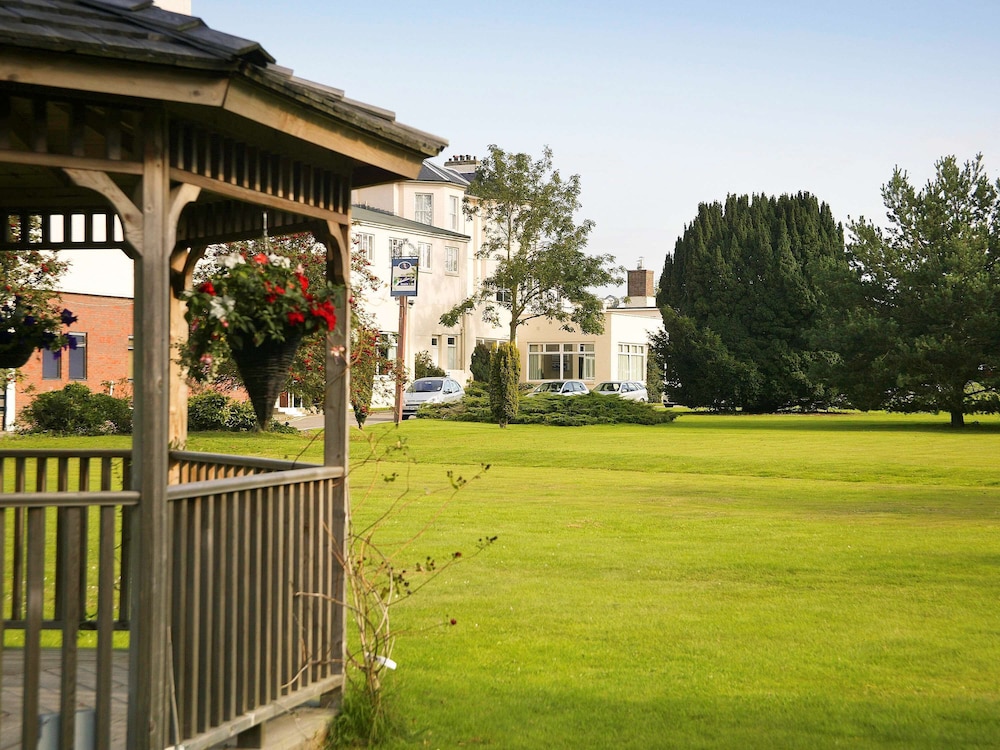 BBQ/picnic area, Mercure Maidstone Great Danes Hotel