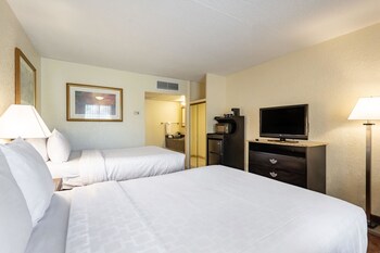 Clarion Inn & Suites Clearwater