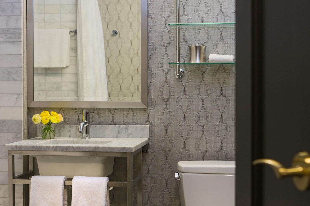 Bathroom, The Allegro Royal Sonesta Hotel Chicago Loop