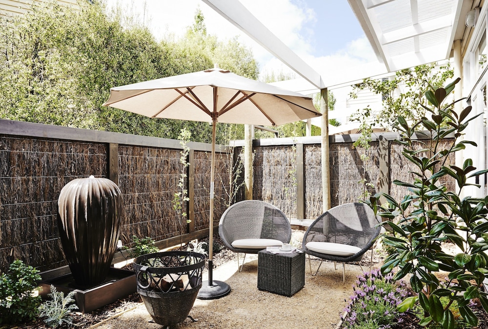 Courtyard, Lake House Daylesford