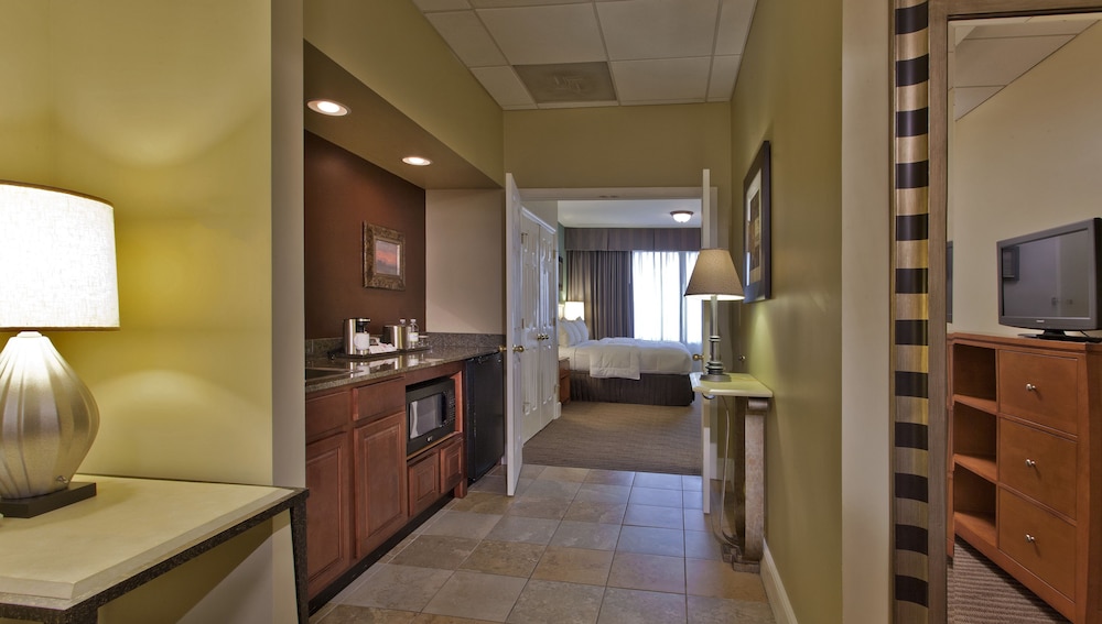 Private kitchenette, The Rockville Hotel, a Ramada by Wyndham