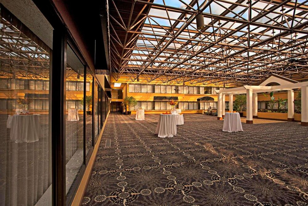 Outdoor banquet area, The Rockville Hotel, a Ramada by Wyndham