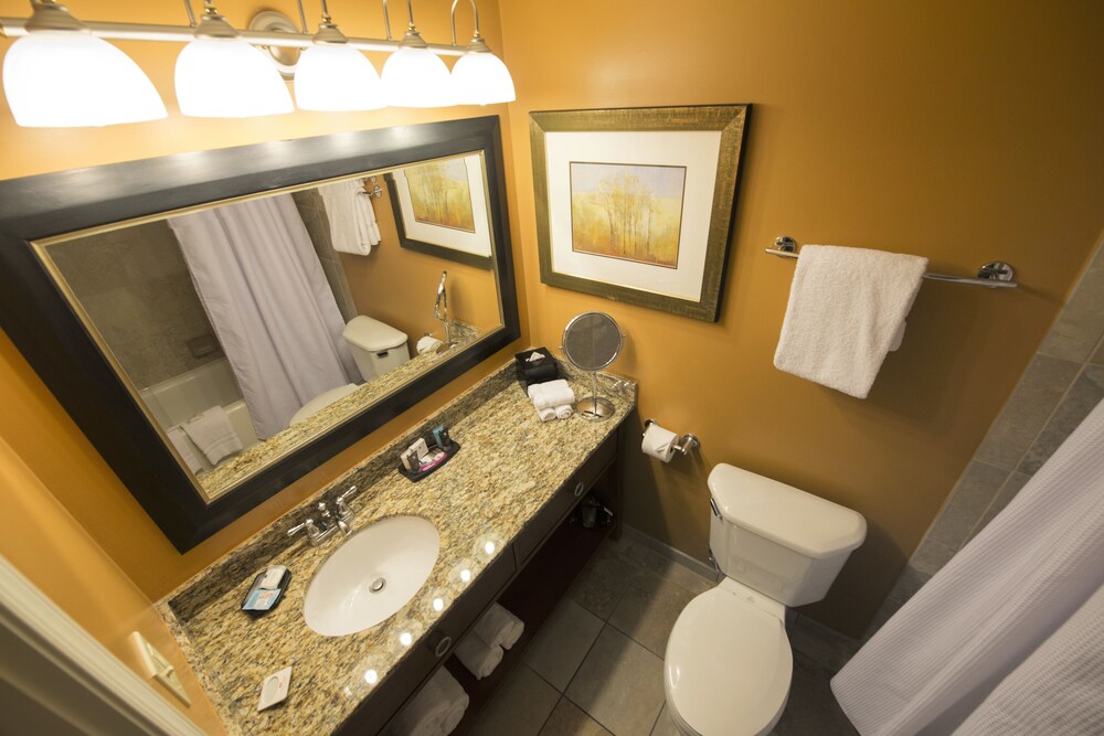 Bathroom, The Rockville Hotel, a Ramada by Wyndham