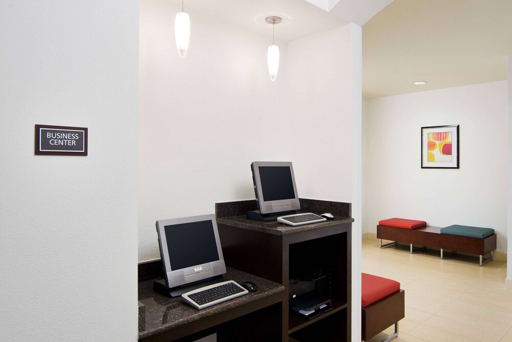 Business center, Sonesta ES Suites Fresno