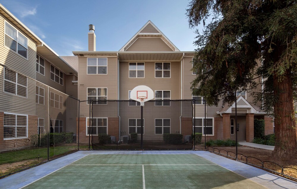 Sports facility, Sonesta ES Suites Fresno