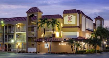 Red Roof Inn PLUS+ & Suites Naples Downtown - 5th Ave S