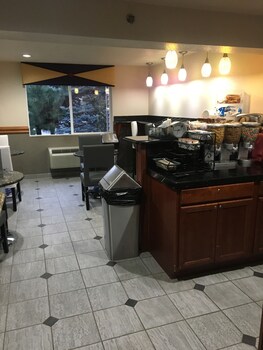 Shilo Inn Rose Garden Oregon Portland 76 Room Prices