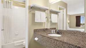 Premium bedding, in-room safe, iron/ironing board, free cots/infant beds