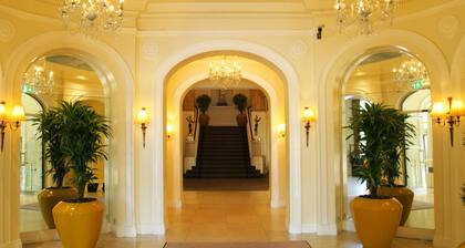 The Angel Hotel