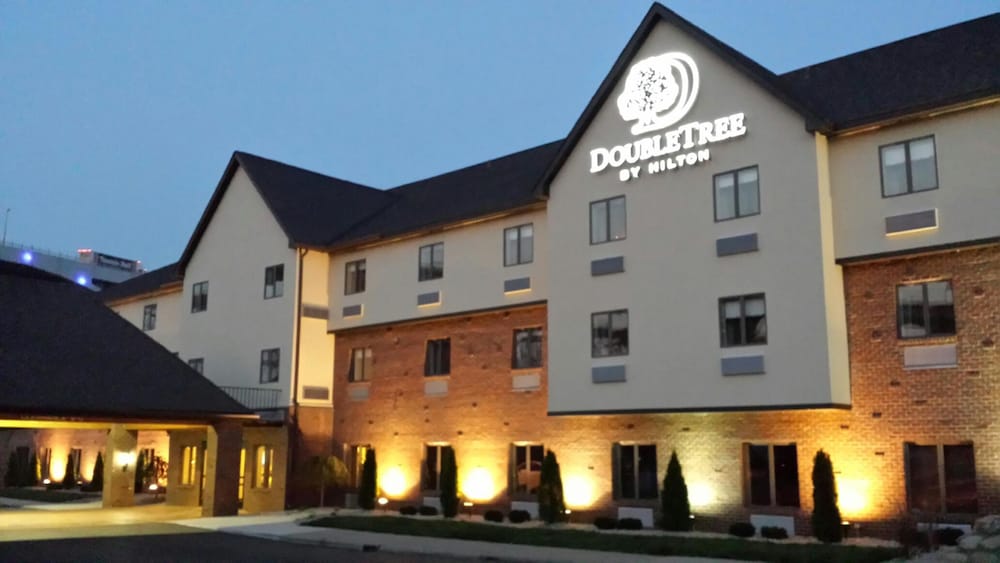 DoubleTree by Hilton Hotel Port Huron in Port Huron Best Rates