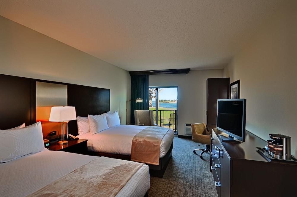 DoubleTree by Hilton Hotel Port Huron in Port Huron Best Rates