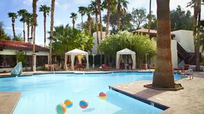 5 outdoor pools, free cabanas, pool umbrellas
