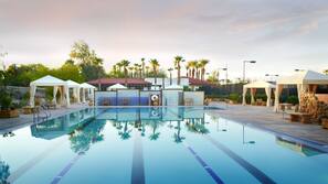 5 outdoor pools, free cabanas, pool umbrellas