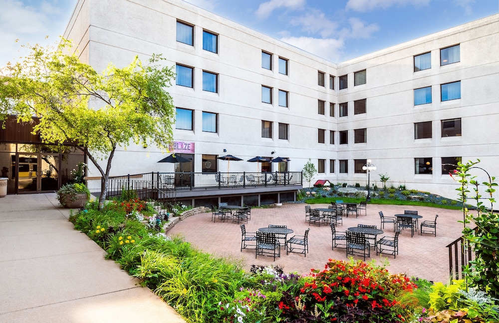 Hilton Appleton Paper Valley in Appleton Best Rates & Deals on Orbitz