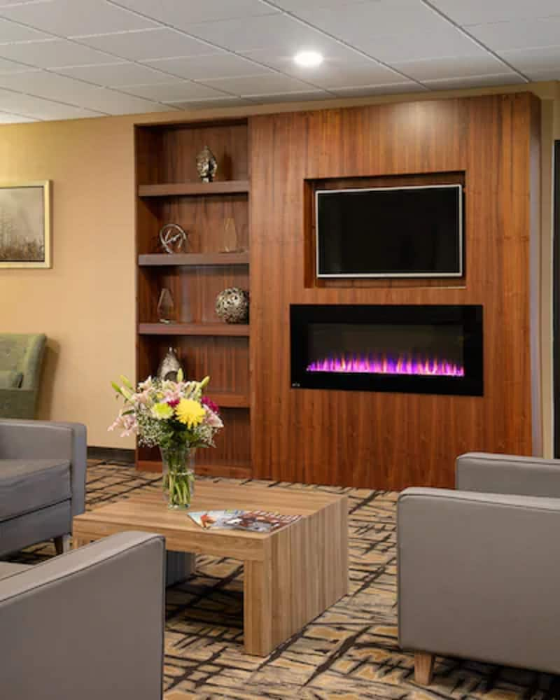 Lobby lounge, Quality Inn & Suites Downtown