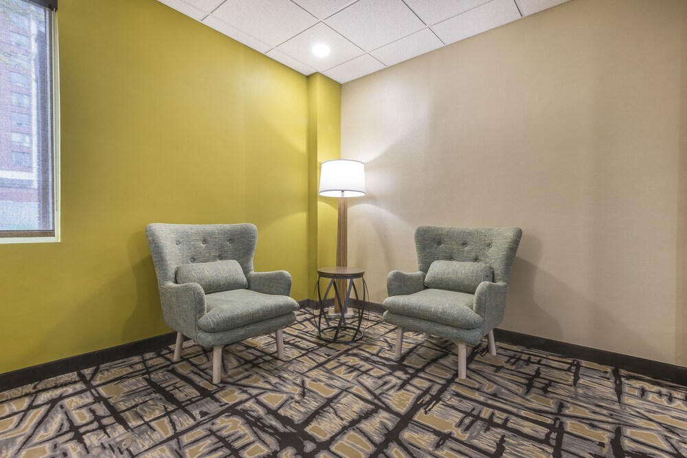 Lobby sitting area, Quality Inn & Suites Downtown