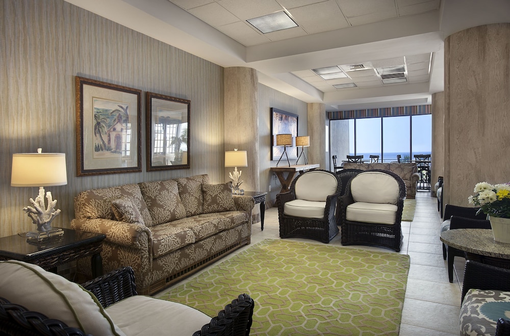 Lobby sitting area, Coral Beach Resort Hotel & Suites