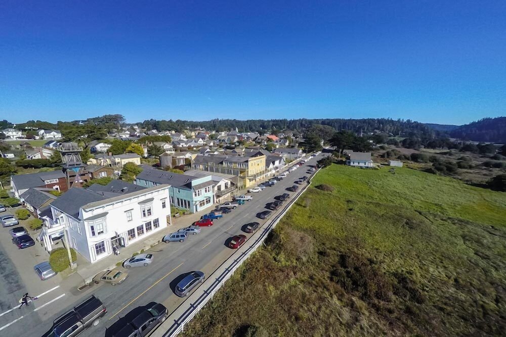 The Mendocino Hotel and Garden Suites