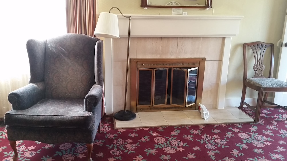 The Mendocino Hotel and Garden Suites