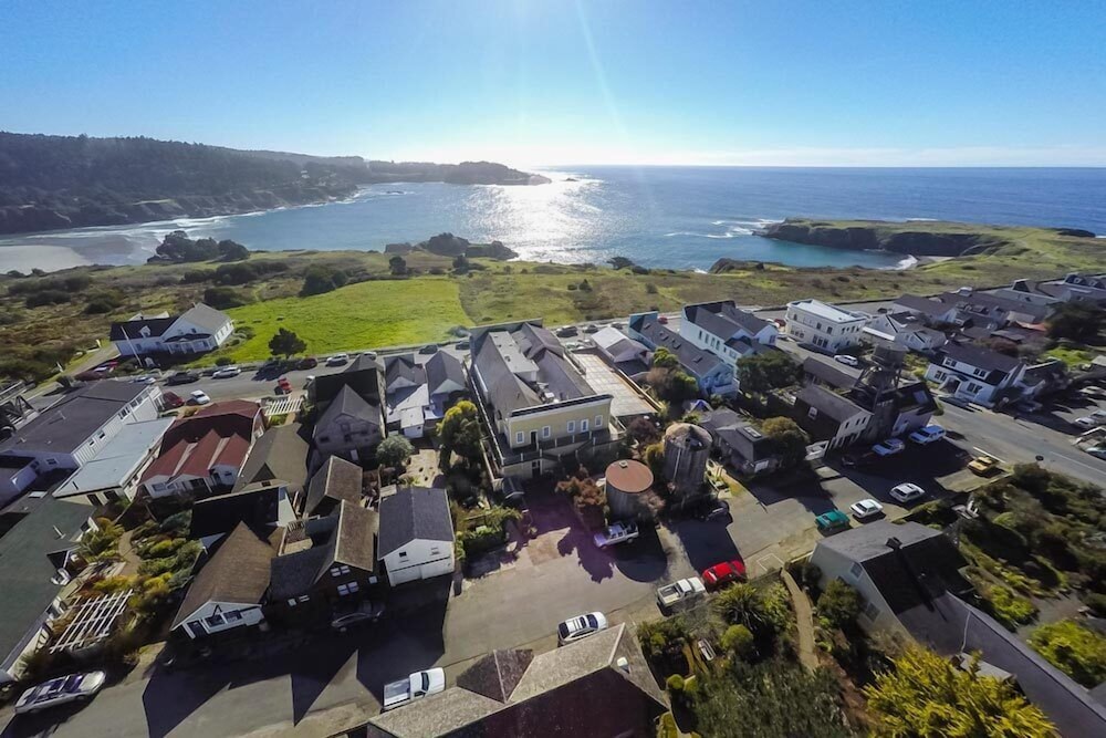 The Mendocino Hotel and Garden Suites, Mendocino: Room Prices & Reviews | Travelocity