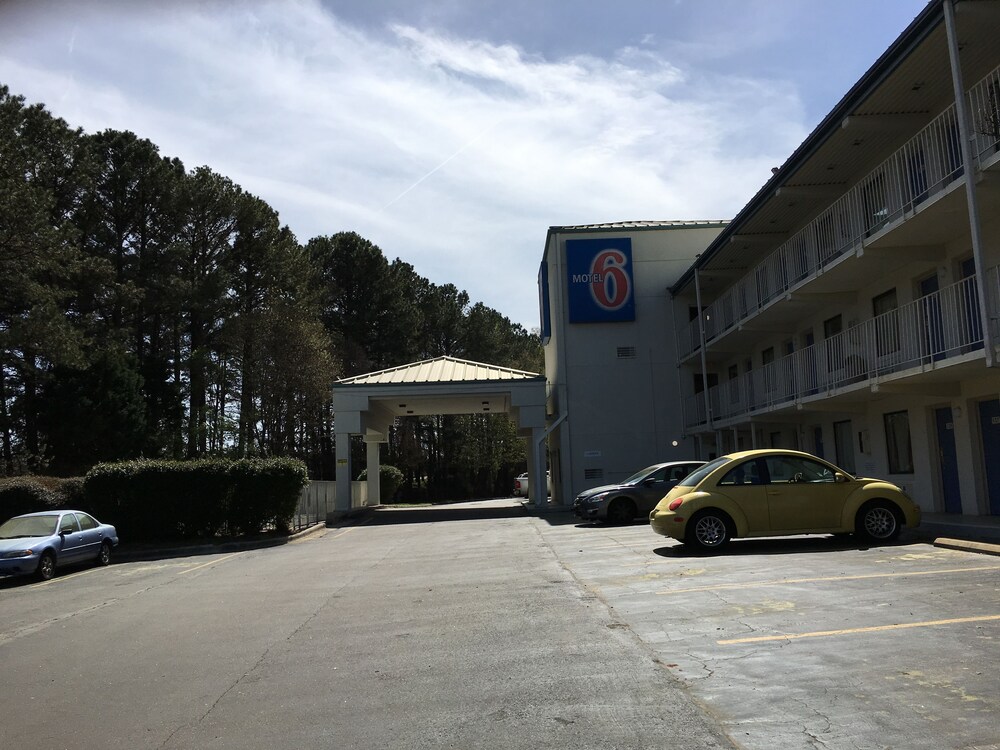 Motel 6 Raleigh, NC - Cary