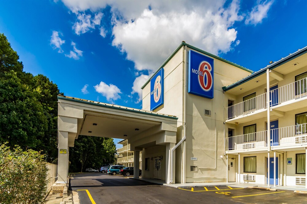 Motel 6 Raleigh, NC - Cary