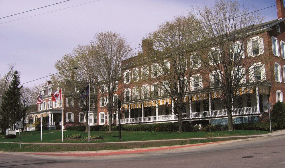 Middlebury Inn In Middlebury Warren Hotel Rates - 