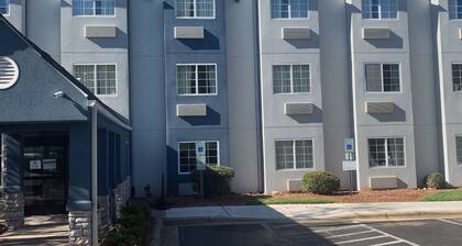Microtel Inn by Wyndham Charlotte Airport
