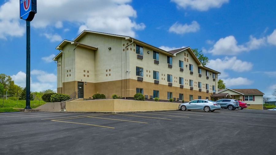 Motel 6 Montoursville, PA