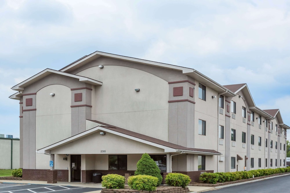 Super 8 By Wyndham Danville Va In Danville Hotel Rates Reviews On Orbitz