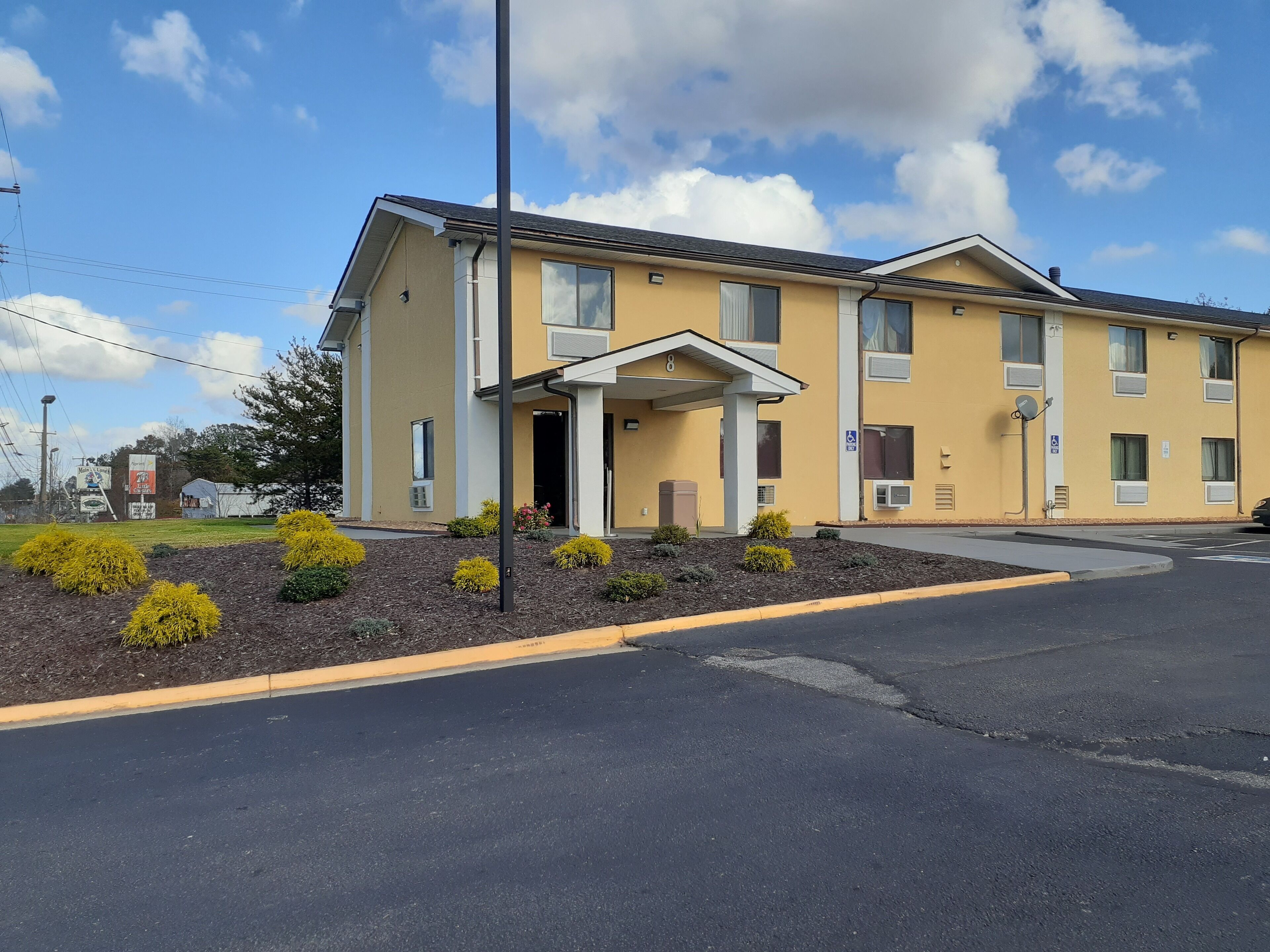 Super 8 by Wyndham Farmville in Farmville, United States