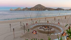 Na praia, prática de vôlei de praia, bar na praia, prática de vela
