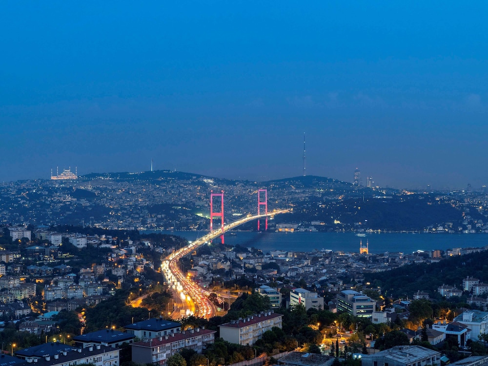 Mövenpick Hotel İstanbul Bosphorus