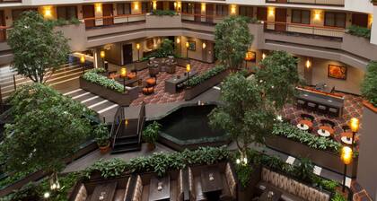 Embassy Suites by Hilton Austin Arboretum