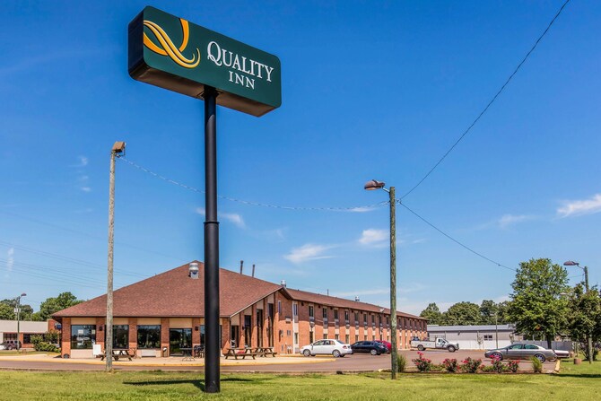 hotels in batesville ms that allow pets
